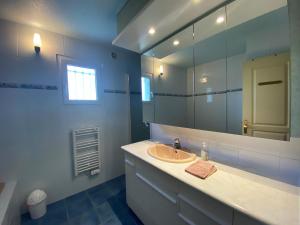 Maisons de vacances Maison charmante proches plages - 9 pers. - jardin, velos, calme - Arzon - FR-1-639-22 : photos des chambres