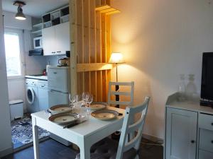 Appartements Appartement Arzon, 2 pieces, 4 personnes - FR-1-639-25 : photos des chambres