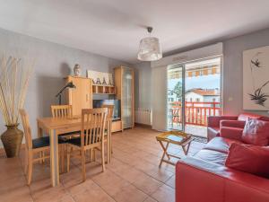 Appartement Moderne avec Balcon, Proche Centre et Plage, Piscine et Parking, Hendaye - FR-1-2-399