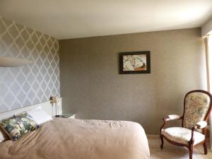 Villa avec piscine chauffée et jardin près de Moulins - FR-1-489-356