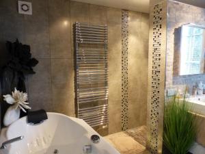 Villa avec piscine chauffée et jardin près de Moulins - FR-1-489-356