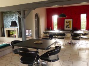 Villa avec piscine chauffée et jardin près de Moulins - FR-1-489-356