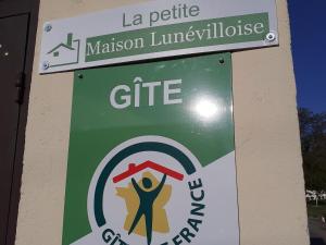 Petite maison rénovée proche centre Lunéville, jardin, barbecue, parking privatif, à 30 min de Nancy - FR-1-584-180