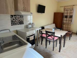 Votsalo Pool Apts