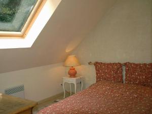 Maisons de vacances Gite Cravant-les-Coteaux, 3 pieces, 4 personnes - FR-1-381-60 : photos des chambres