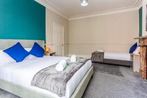 Luke Stays - Saint Aidans Street