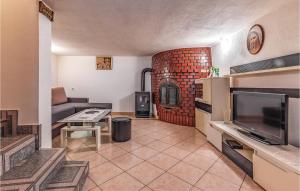 Awesome Apartment In Liznjan With Wifi