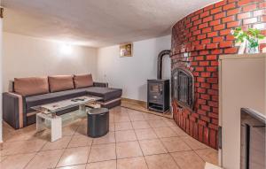 Awesome Apartment In Liznjan With Wifi