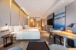 Atour Hotel Guiyang Guanshan Lake City Government