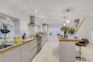 Spacious 6-Bed Home, Near The Norfolk Broads