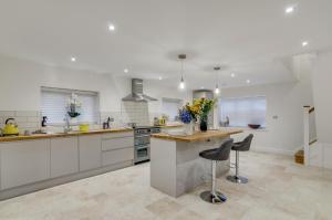 Spacious 6-Bed Home, Near The Norfolk Broads