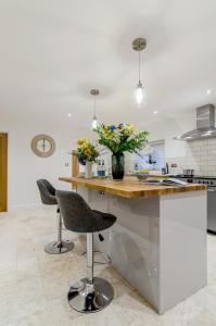 Spacious 6-Bed Home, Near The Norfolk Broads