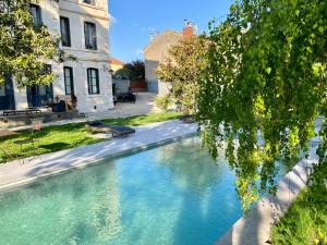 B&B / Chambres d'hotes Demeure Saint Louis Historic manor, City 700m, parking,A C,Clim,WIFI, heated pool, city view : photos des chambres