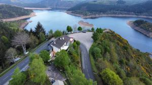 B&B / Chambres d'hotes le belvedere de mallet : Chambre Familiale - Vue sur Montagne