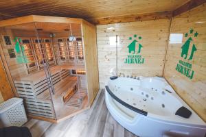 Apartments Jernej with Onsite Wellness 