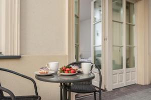 Atrium - Old Town Luxury Apartments - by Upstairs