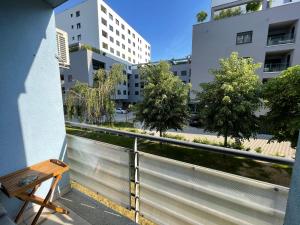 Large 75m2 Modern Flat with 2 Bedrooms and Living Room with Balcony - Lake Jarun