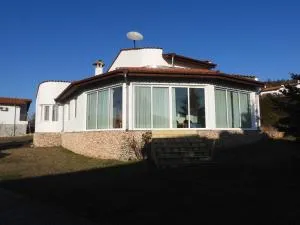 Приятна къща за почивка Караколев 2 - Rogachevo