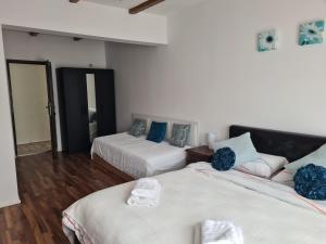 Lucas House ( aeroport Henry Coanda, Therme Bucuresti)