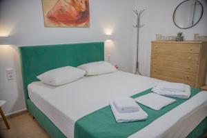 Floras Apartment - At the Center of It All