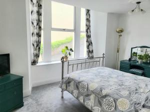 Loveliest Homes Torquay - 3 bed, 2 bathroom, balcony, parking