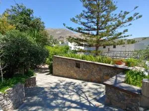 Milios Studios - Skala