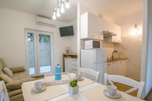Apartments Ivanica and Mirela 