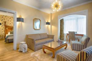 Suite room in Parkhotel Adler