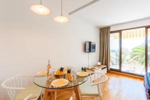 Appartements L'ANGE GARDIEN II AP4284 By Riviera Holiday Homes : photos des chambres