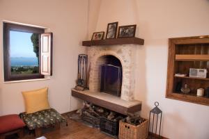 Aegeans balcony - Haihoutes stone house.