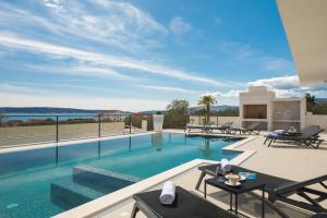 Luxury Villa Spotlight with Pool