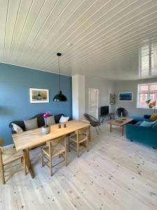 Skøn ferielejlighed i midten af Svaneke udlejes, minimum 4 dage