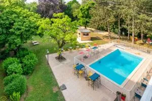 B&B HOTEL Lyon Nord 4 étoiles - 利雪