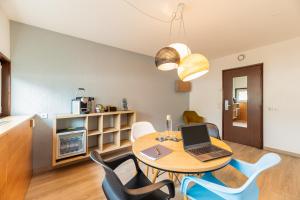 Hotels B&B HOTEL Lyon Nord 4 etoiles : photos des chambres