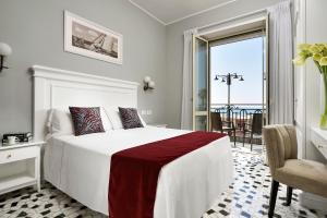 Panoramic Double room with Sea View and Balcony room in Hotel President
