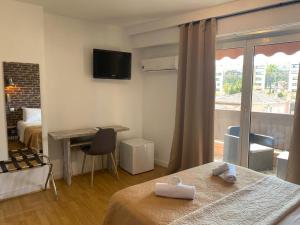 Hotels Resothel Le Gabian : Chambre Double Confort avec Balcon