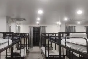 Basera AC DORMITORY & ROOMS - Karhandla