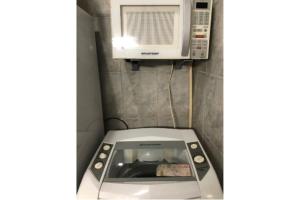 Meio de Copacabana, 200 metros da praia, posto 5