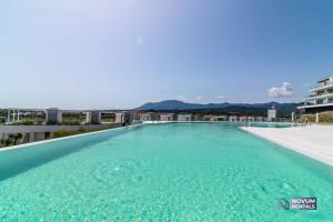 Newly Built 3-BDRM Luxury Apt w Stunning Sea Views