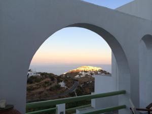 To Maro Sifnos Greece