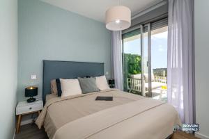 Newly Built 3-BDRM Luxury Apt w Stunning Sea Views