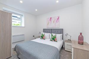 Coniston House, 3 bedrooms with parking, Appleby by Guestz