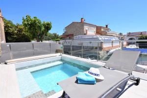 392- casa al canal con amarre y jacuzzi