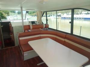 Bateaux-hotels Bateau 6 personnes sans permis terrasse a quai ou option navigation : photos des chambres