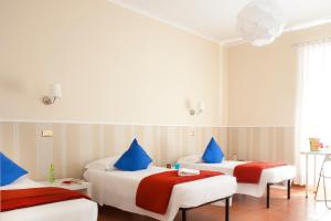 Basic Triple Room with Shared Bathroom room in Des Artistes Budget Rooms