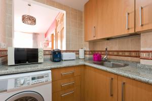 Relaxing Beach Apartment in Fuengirola Parking