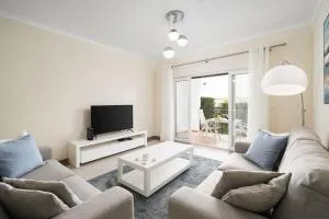 Modern and Spacious Holiday Apartment, Cabanas - Nora