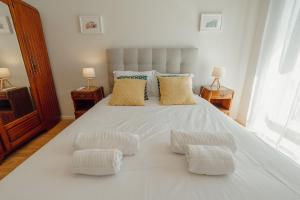 Downtown Design Apartment With Balcony by Vacationy