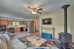 Pet-Friendly Waynesville Home with Mountain Views! - Suttontown
