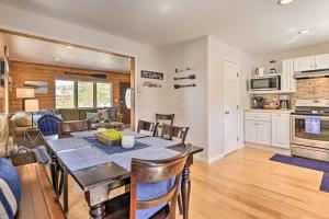 Walk to Grand Lake & Dtwn! Group Escape w Hot Tub